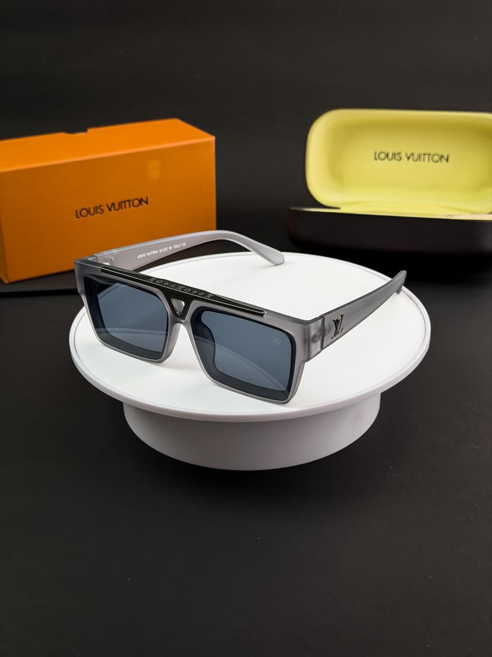 LOI__US Sunglasses