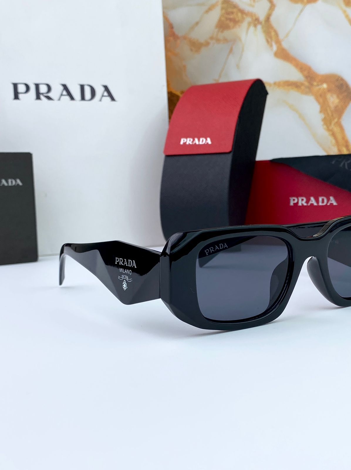 Pra_da sunglass