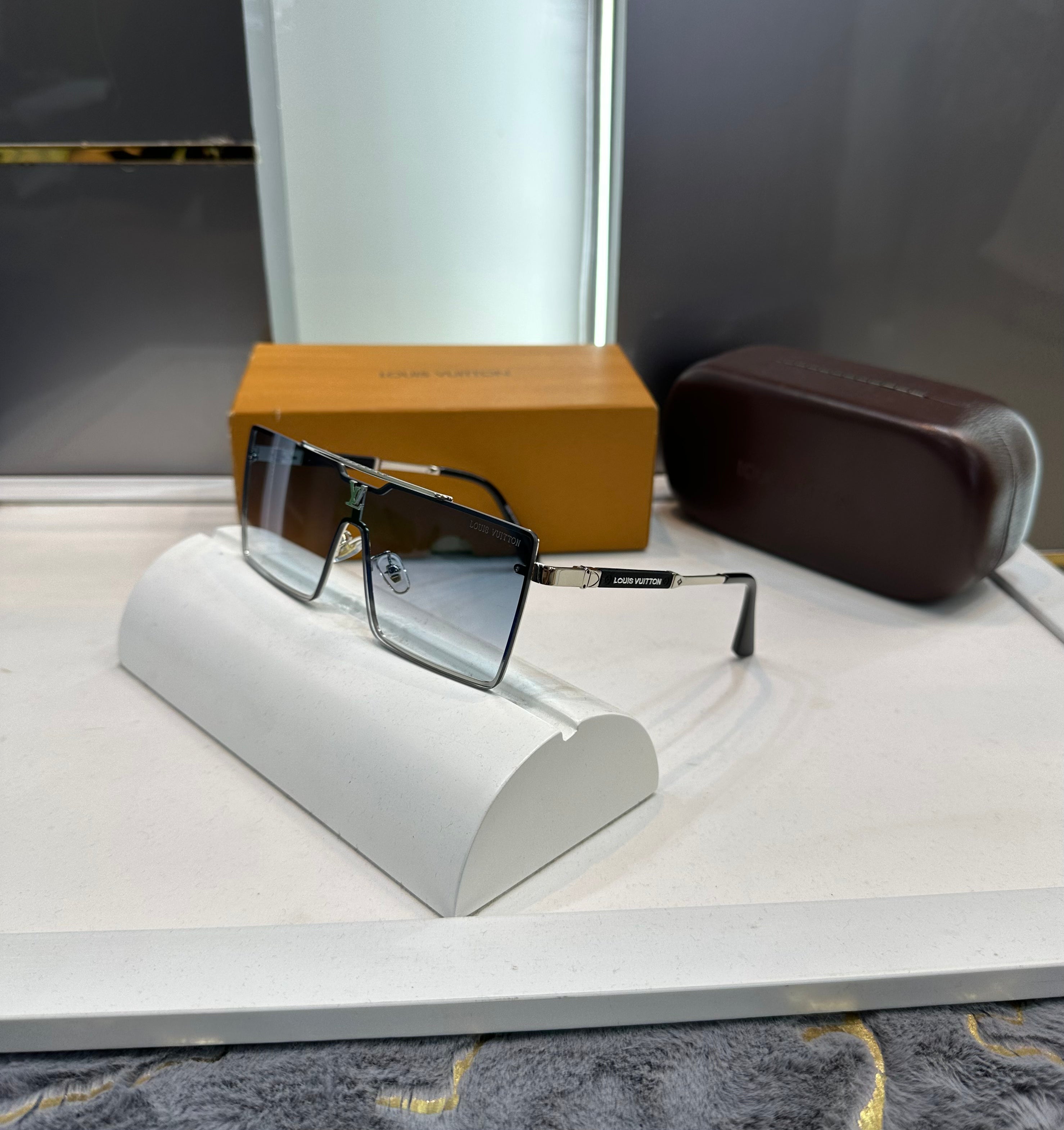 Louis Vuitton Luxury Shade With Original Packing