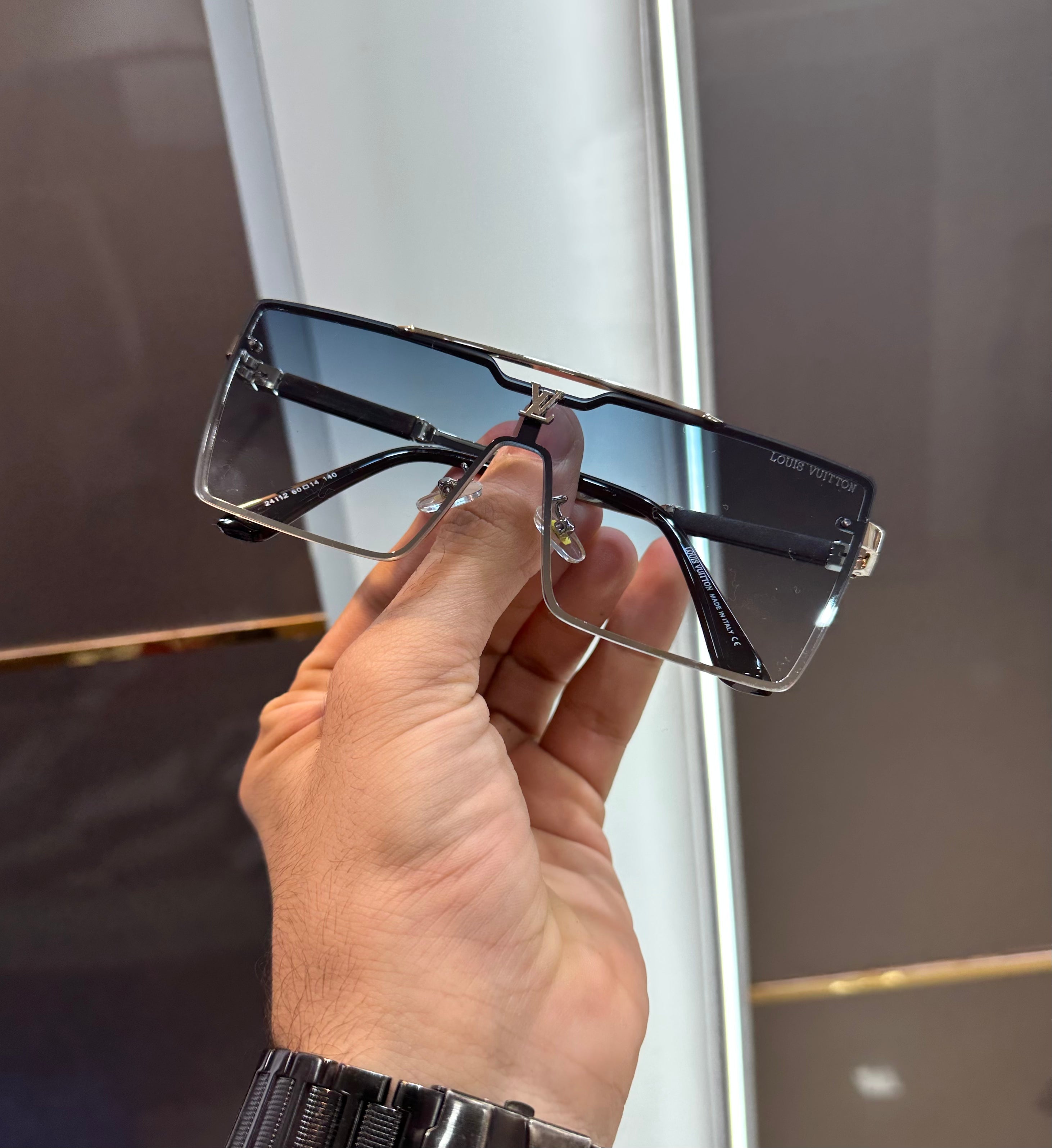Louis Vuitton Luxury Shade With Original Packing