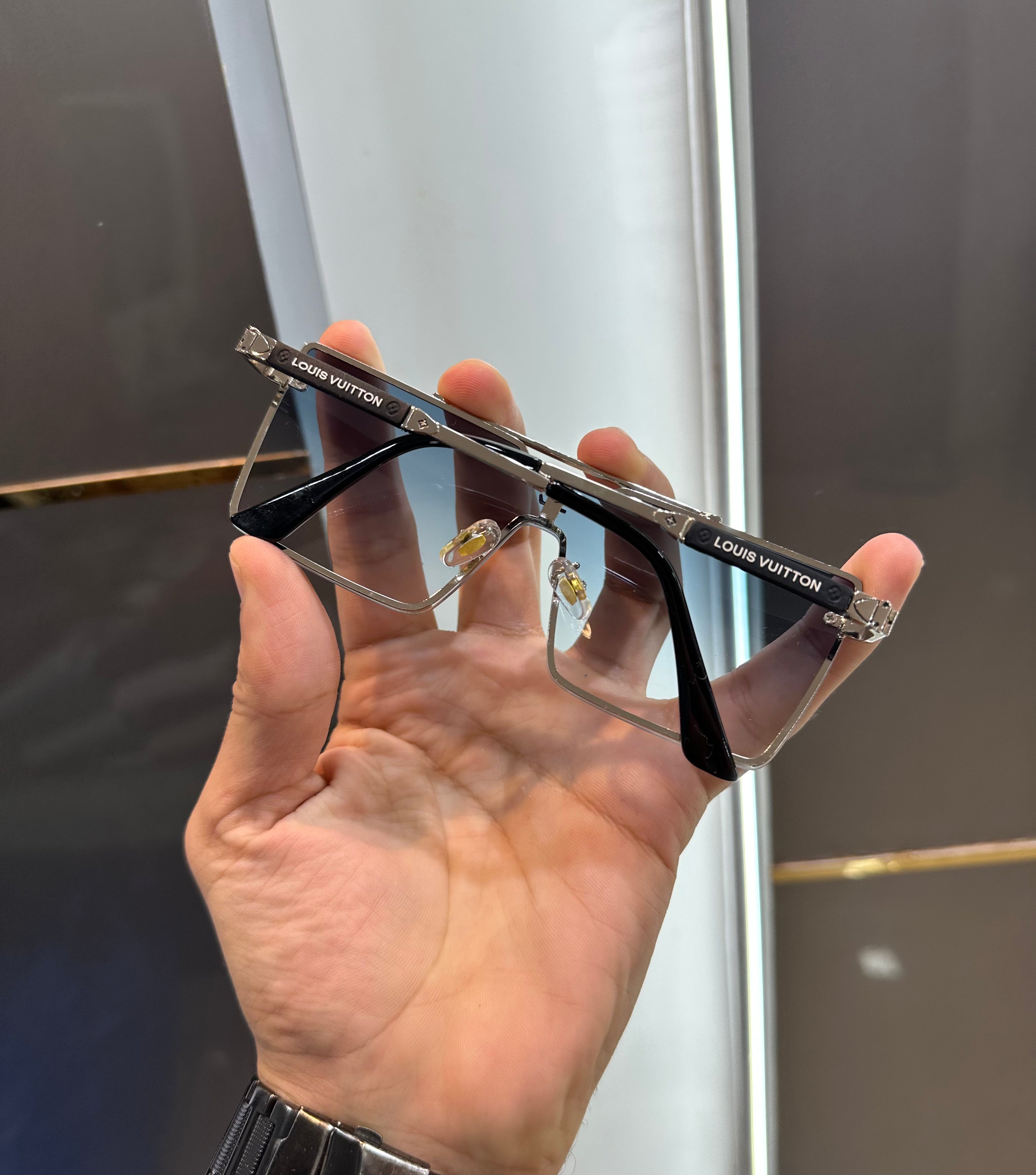 Louis Vuitton Luxury Shade With Original Packing