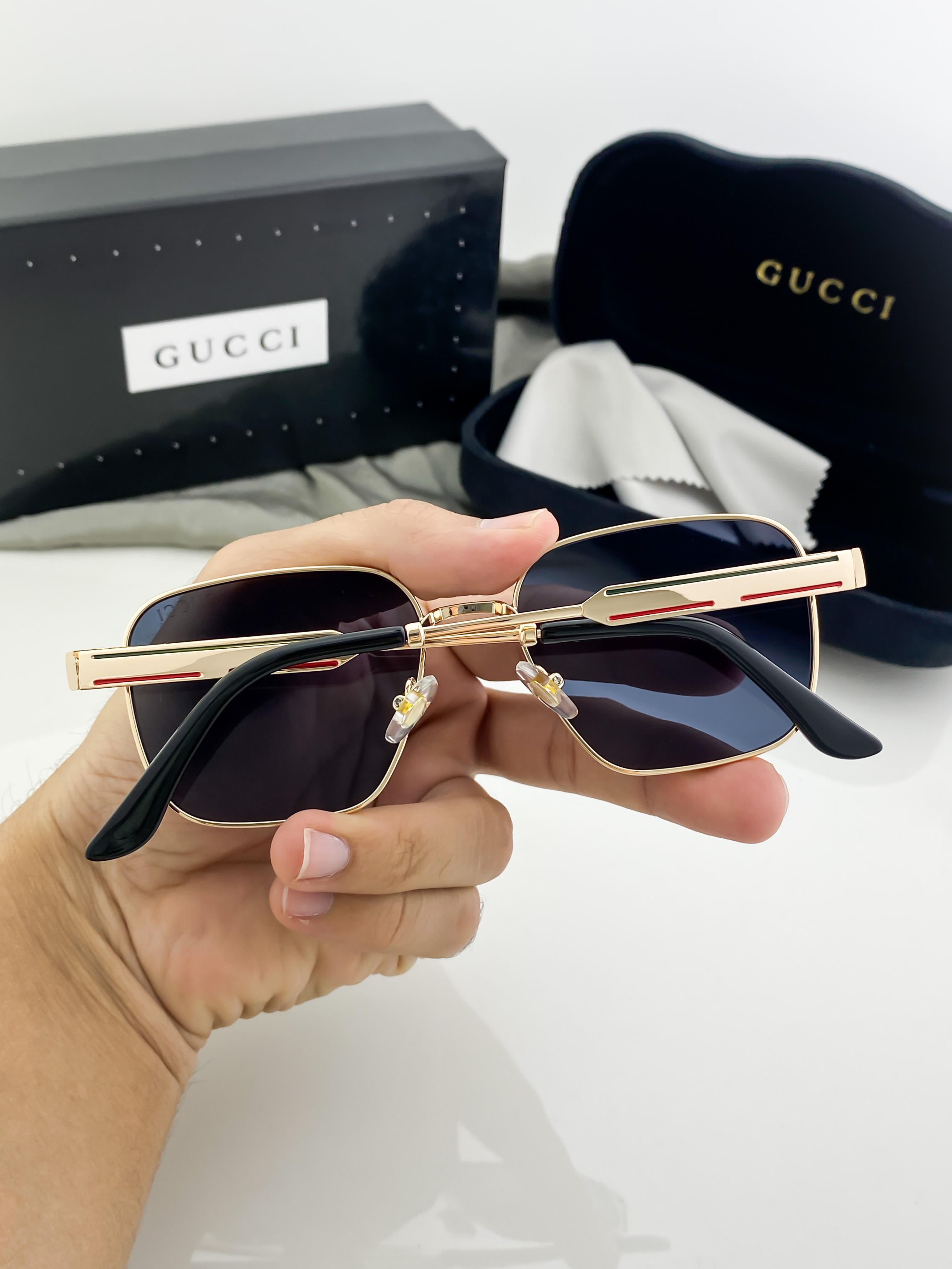 GU  GOLD BLACK 1526