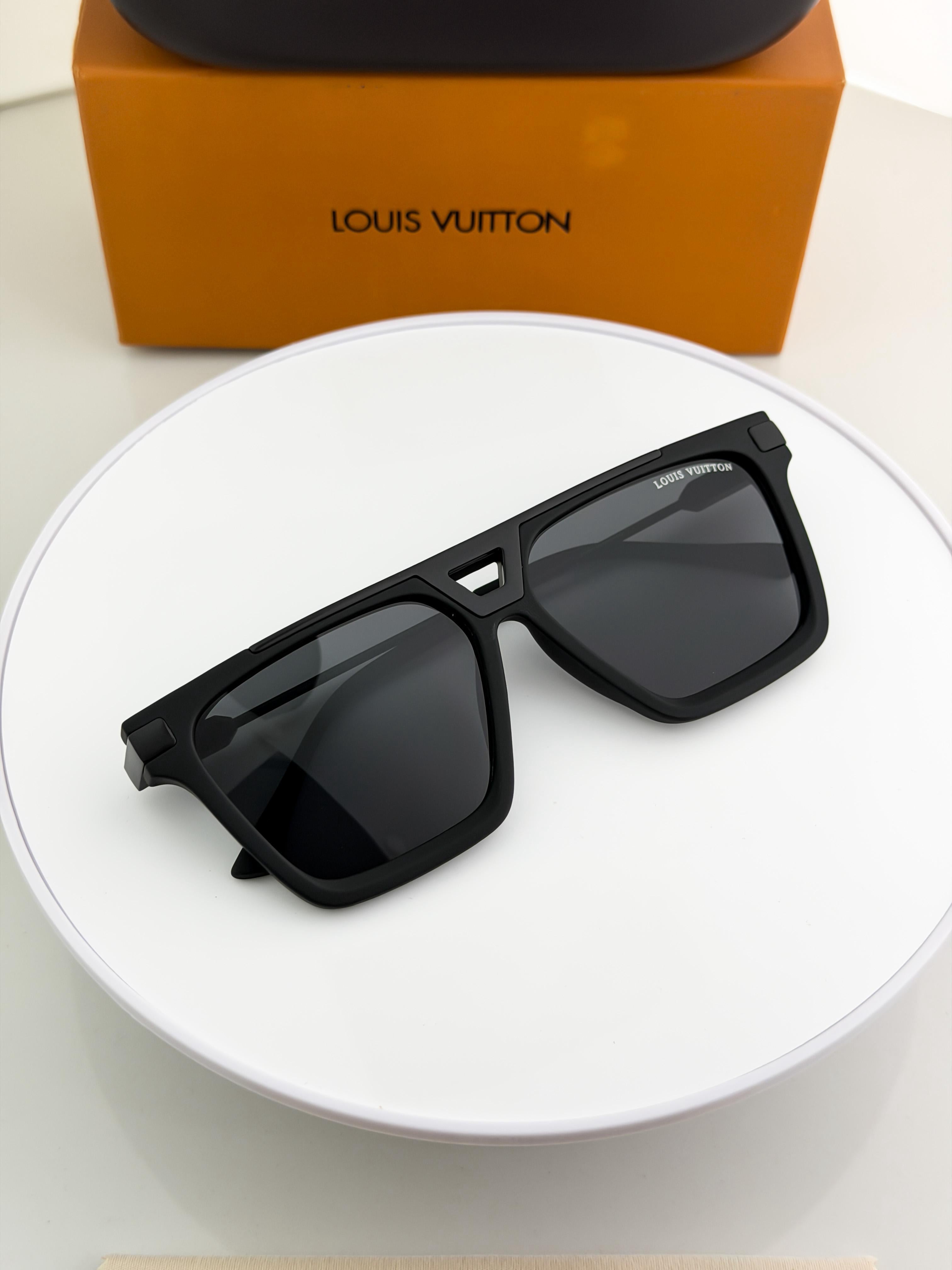 LOUI  BLACK 1230