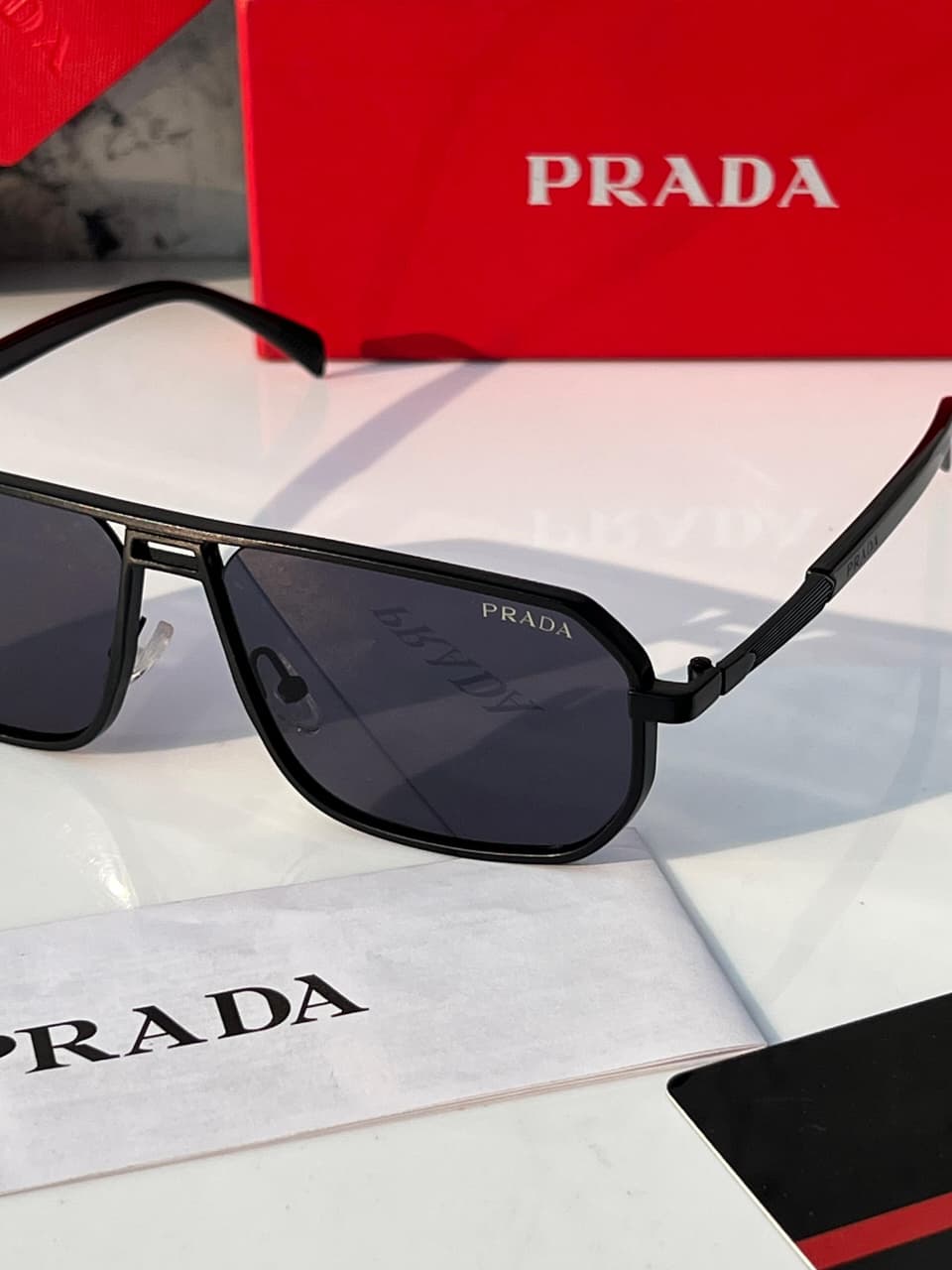 PRA__DA SUNGLASES