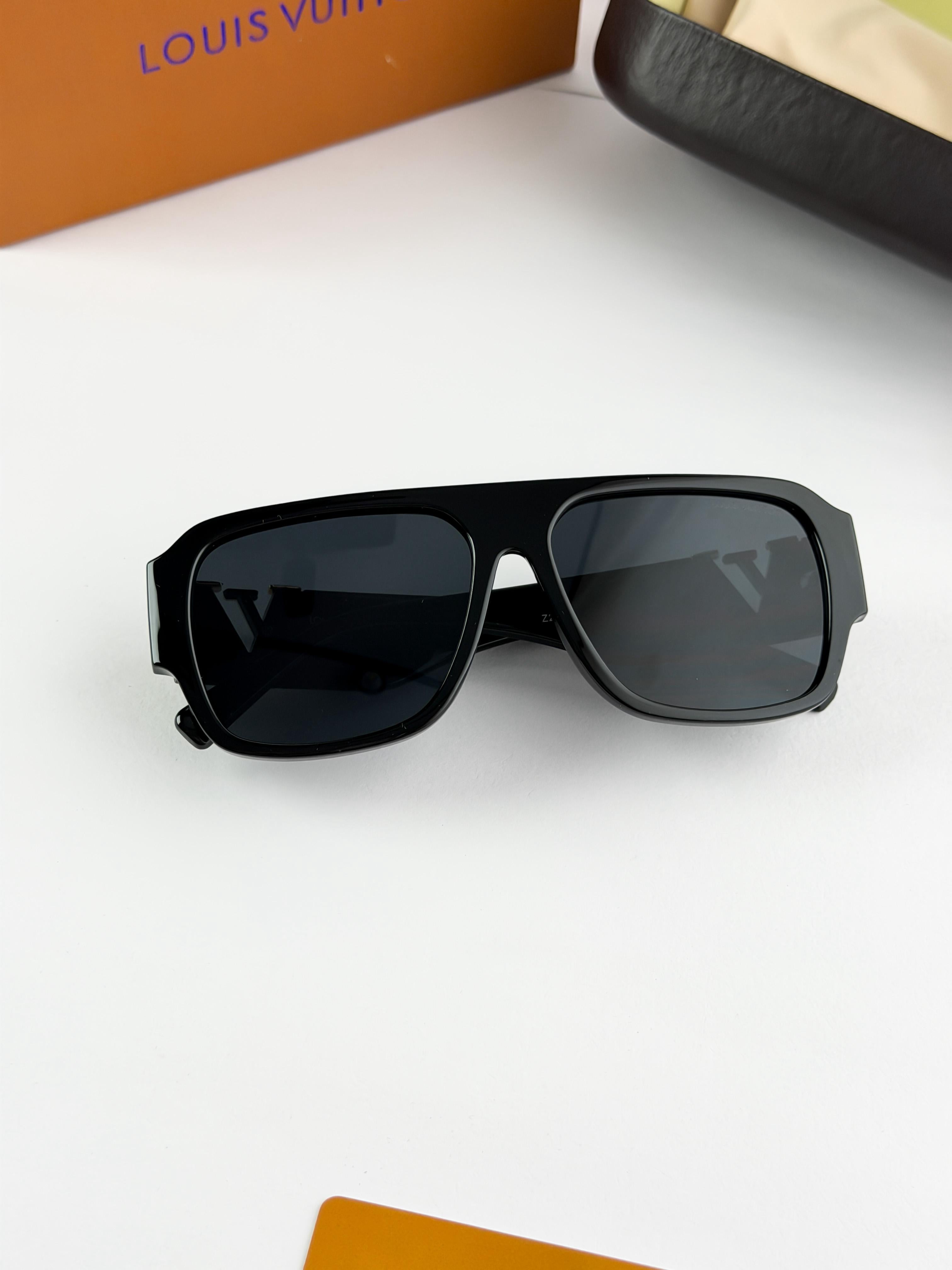 LOU__IS SUNGLASS