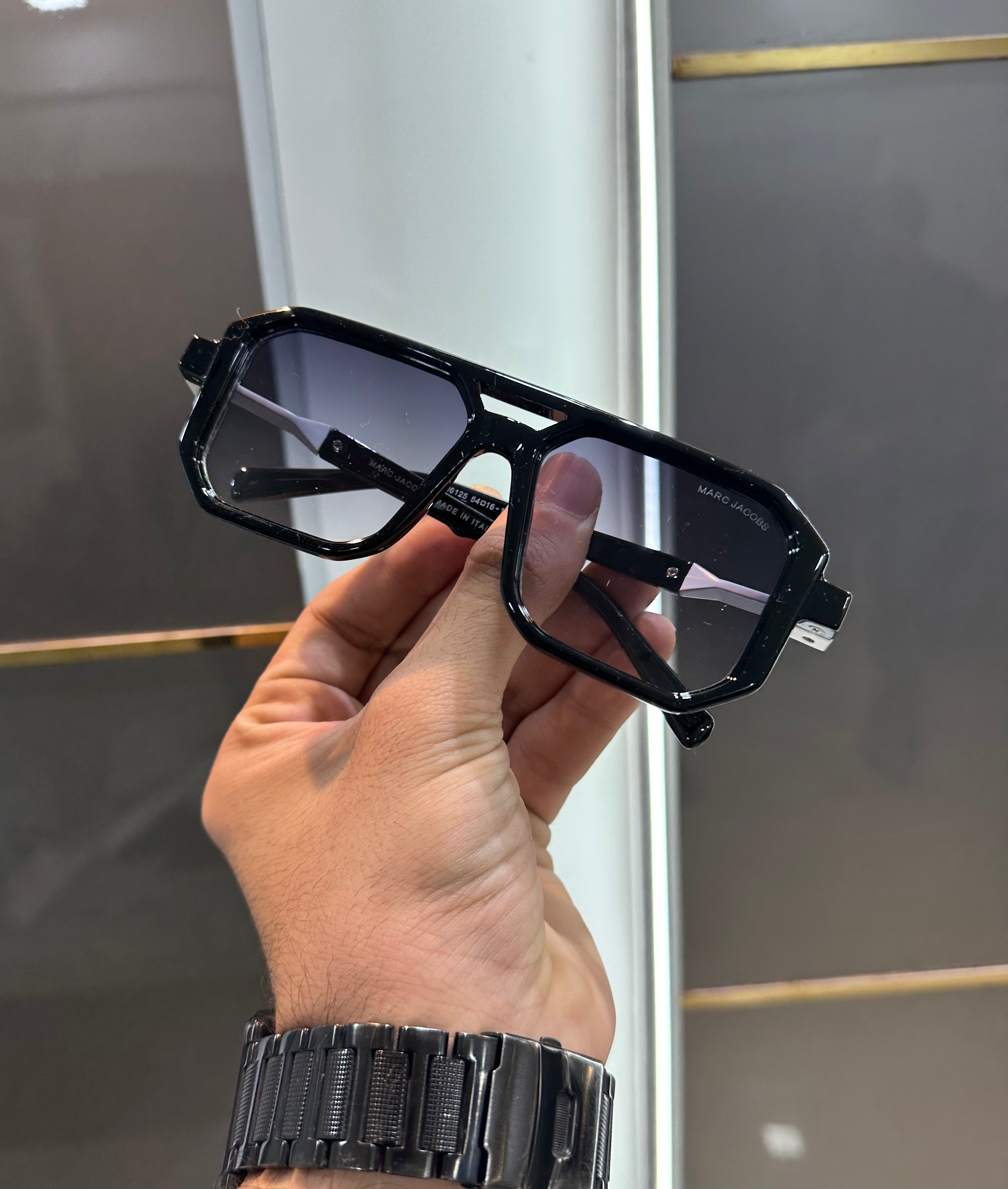 Marc Jacob Black Limited Edition Luxury Shade With Original Packing