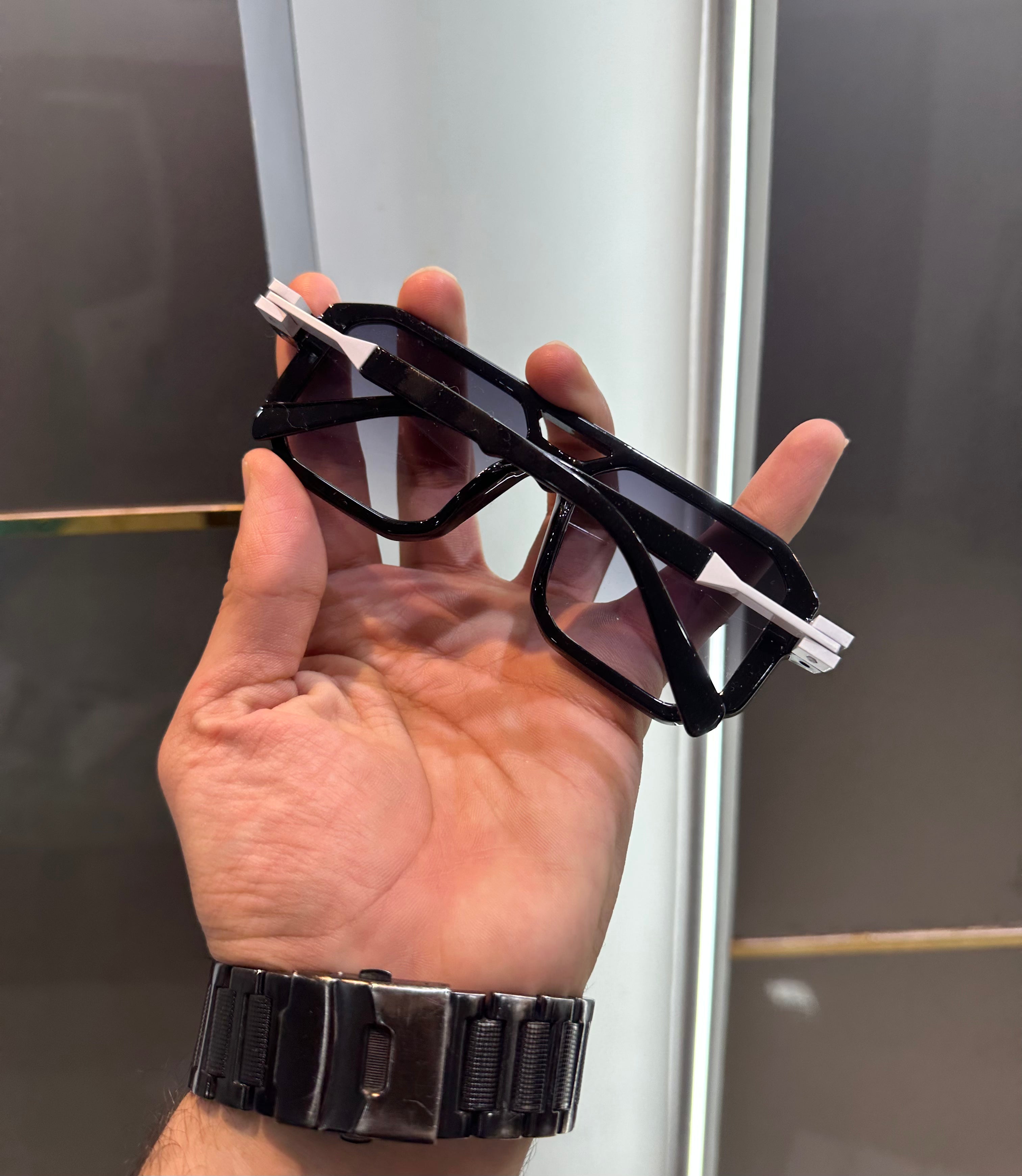 Marc Jacob Black Limited Edition Luxury Shade With Original Packing